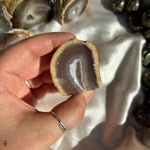 Load image into Gallery viewer, Agate Geodes Free Froms
