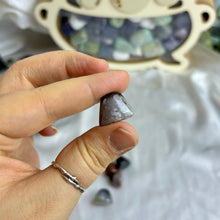 Load image into Gallery viewer, Agate "eye" Carvings