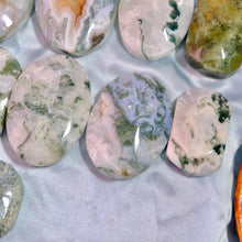 Load image into Gallery viewer, Moss Agate Palm Stones