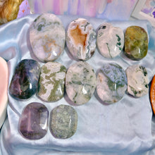 Load image into Gallery viewer, Moss Agate Palm Stones