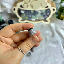 Load image into Gallery viewer, Agate "eye" Carvings