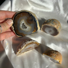 Load image into Gallery viewer, Agate Geodes Free Froms