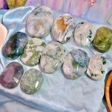 Load image into Gallery viewer, Moss Agate Palm Stones