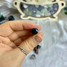 Load image into Gallery viewer, Agate "eye" Carvings