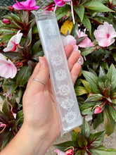 Load image into Gallery viewer, Satin Spar Selenite Chakra Charging Plate