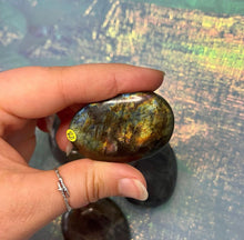 Load image into Gallery viewer, Flashy Labradorite Palms- You Pick