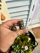 Load image into Gallery viewer, 🐾 Pyrite Sitting Cats
