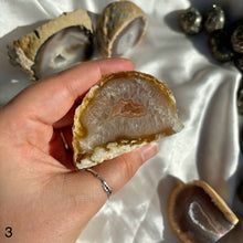 Load image into Gallery viewer, Agate Geodes Free Standing
