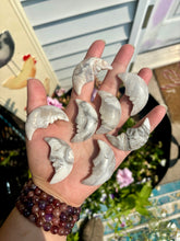 Load image into Gallery viewer, 🌙 Agate Moon Carvings 🤍
