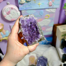 Load image into Gallery viewer, Amethyst Cut Base – Statement Piece #1

