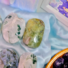 Load image into Gallery viewer, Moss Agate Palm Stones

