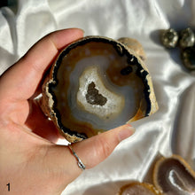 Load image into Gallery viewer, Agate Geodes Free Standing
