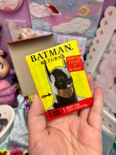 Load image into Gallery viewer, 1992 Batman Returns O-Pee-Chee (Topps) Sealed Movie Photo Card Pack
