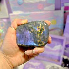 Load image into Gallery viewer, Pretty Purple Flash Labradorite Free Form
