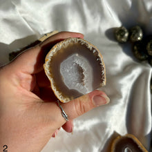 Load image into Gallery viewer, Agate Geodes Free Standing
